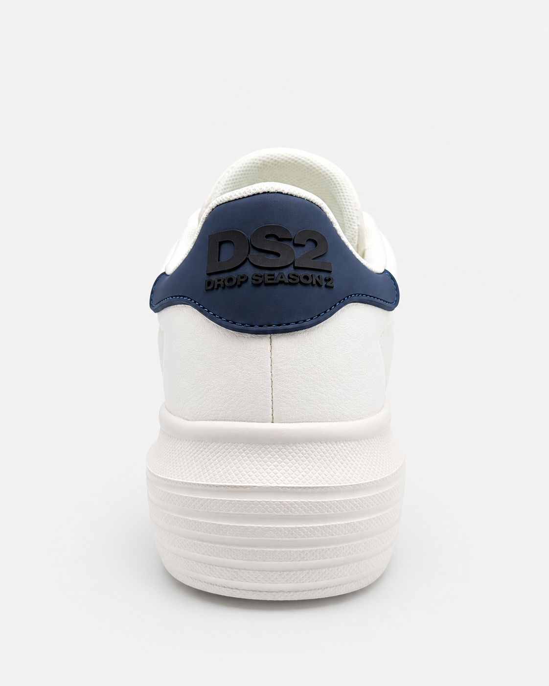 Tallone blu con logo DS2 della sneaker bianca Essential Oversize, vista posteriore