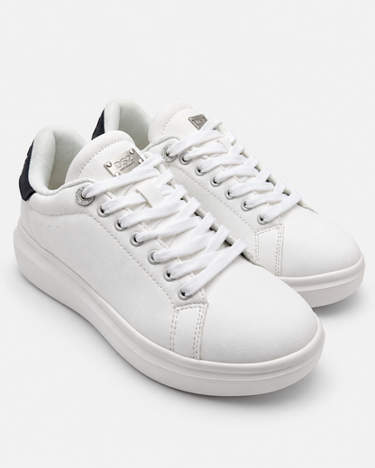 Paio di sneakers uomo bianche DS2 Essential Oversize con tallone grigio, vista a tre quarti