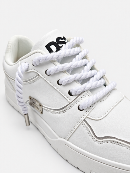 Dettaglio dei lacci grossi effetto corda delle sneakers DS2 ROP bianche