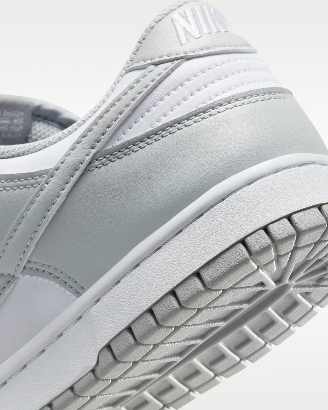Nike Dunk Low Retro Light Smoke Grey