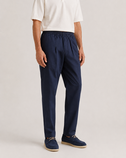 Pantalone uomo carrot fit blu in fresco cotone con vita elastica