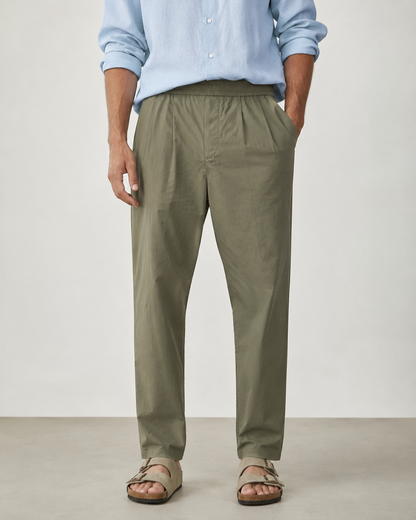 Pantalone uomo carrot fit verde oliva in fresco cotone con vita elastica