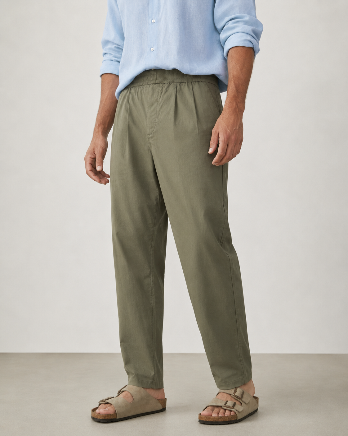 Pantalone uomo carrot fit verde oliva in fresco cotone con vita elastica