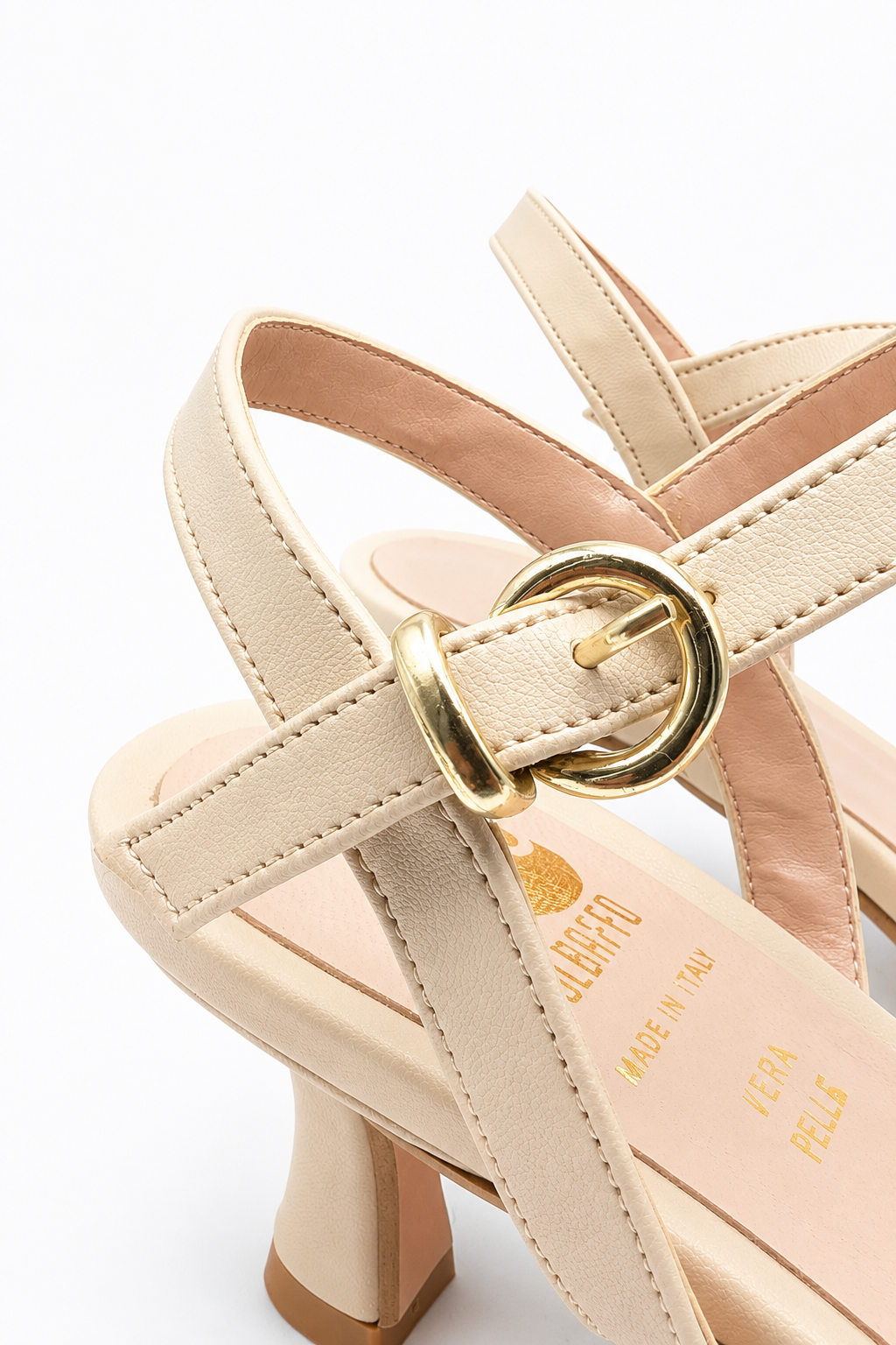 Sandali donna panna con tacco basso Colbaffo®